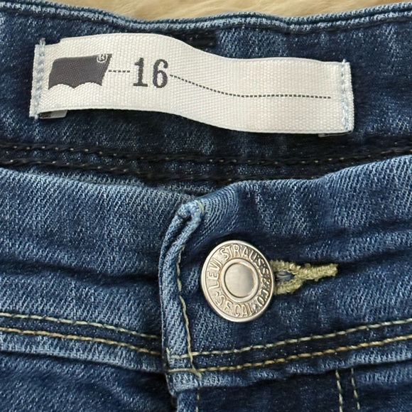 Levi's Classic Rolled Cuff Blue Jean Stretch Shorts - Picture 5 of 5